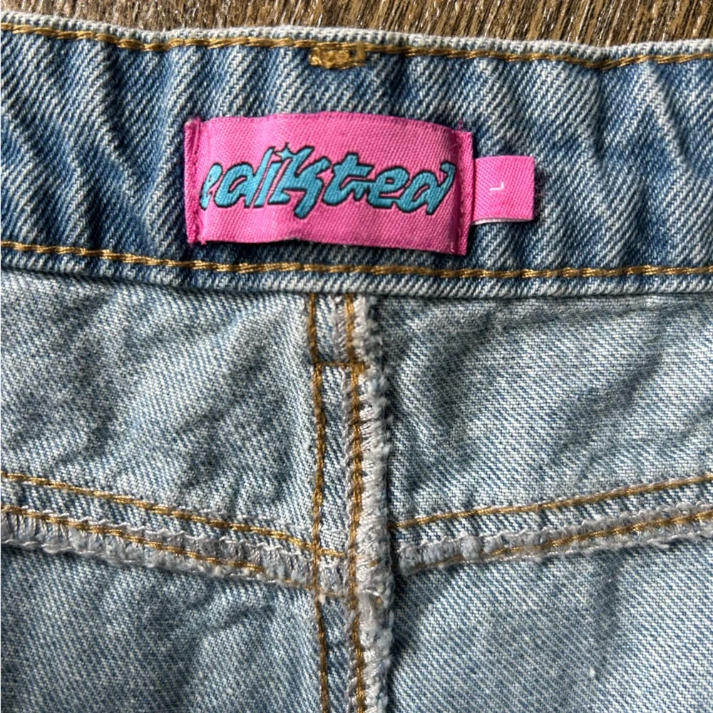 EDIKTED White Bow Pocket Jean Shorts, Size L - Picture 4 of 11